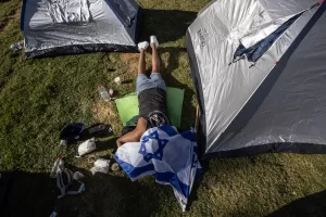 - Yüzlerce İsrailli dün gece Meclis yakınlarında kurdukları çadırlarda uyudu