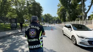 İSTANBUL (AA) – İstanbul'da, yapılan denetimlerde emniyet kemeri takmadığı, kırmızı