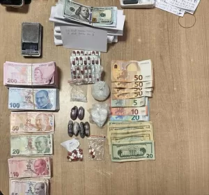 İSTANBUL (AA) – Fatih'te düzenlenen uyuşturucu operasyonunda gözaltına alınan şüpheli
