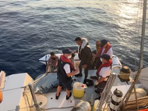 İZMİR (AA) – İzmir'in Foça ilçesi açıklarında 22 düzensiz göçmen