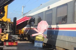 İZMİR (AA) – İzmir’in Ödemiş ilçesinde tren ile traktörüm çarpışması