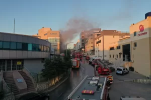 İZMİR (AA) – İzmir'in Buca ilçesinde tekstil atölyesinde çıkan yangın