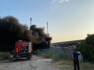 İZMİR (AA) – İzmir'in Torbalı ilçesinde, yalıtım ve boya malzemeleri