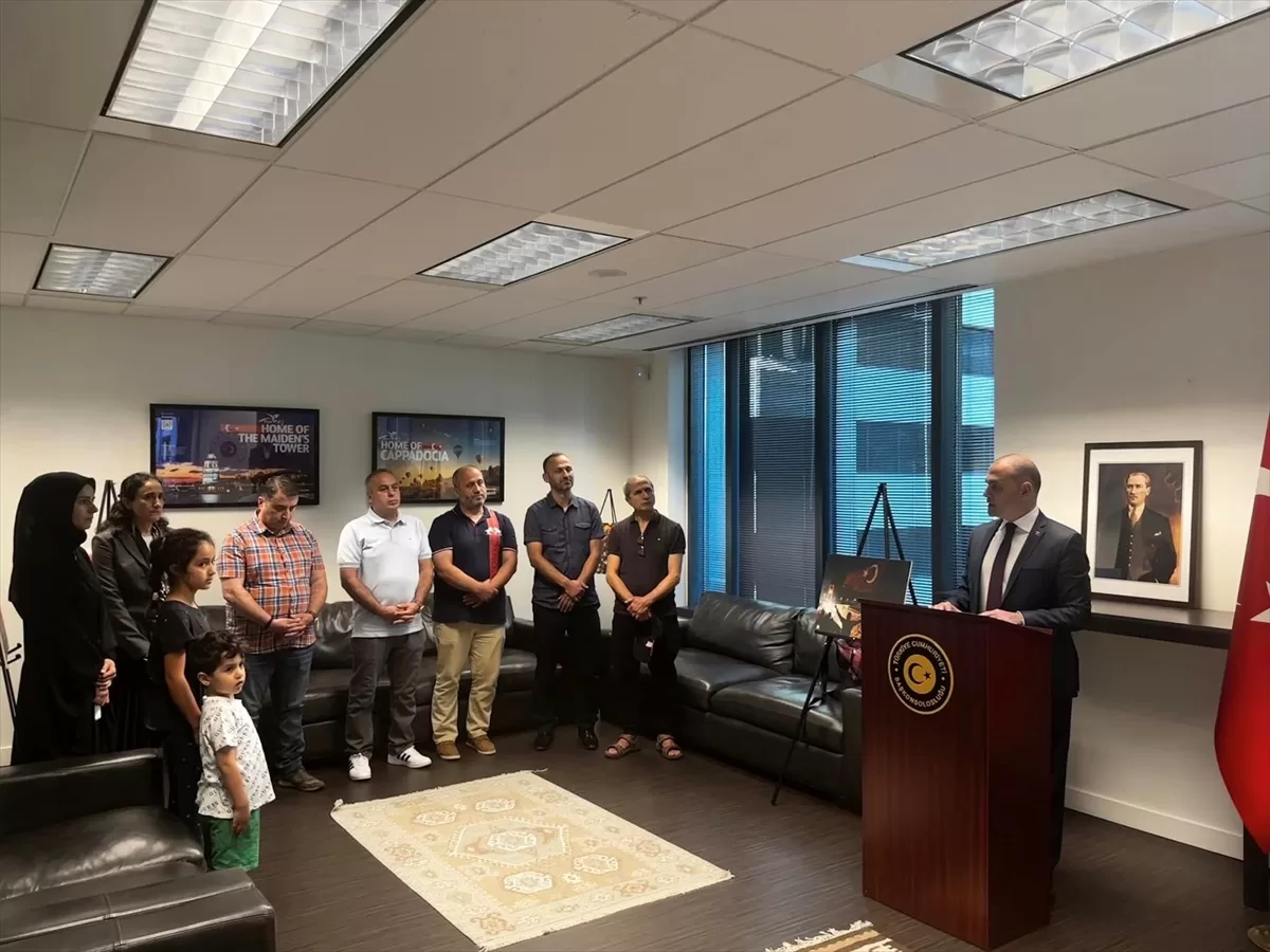 TORONTO (AA) – Türkiye'nin Kanada'daki diplomatik temsilciliklerinde, 15 Temmuz Demokrasi