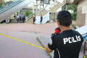 KARABÜK (AA) – Karabük'te yürüyen merdivenin altında bebek cesedi bulundu.