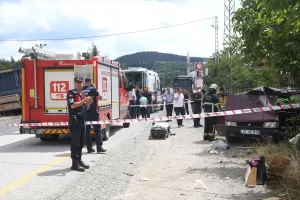 KASTAMONU (AA) – Kastamonu'da kamyon ile otomobilin çarpıştığı kazada 1