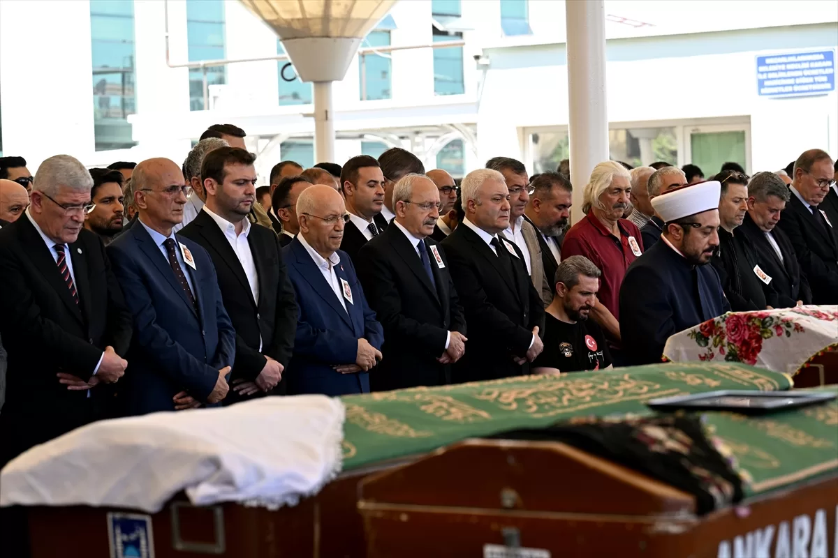 Kılıçdaroğlu, CHP İzmir Milletvekili Özkan'ın annesinin cenazesine katıldı