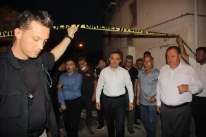 KİLİS (AA) – Kilis'te bir kısmı yıkılan metruk binanın enkazında