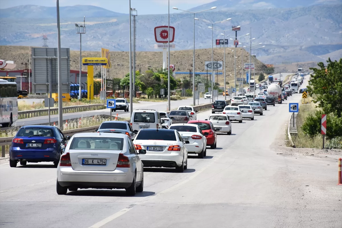 “Kilit kavşak” Kırıkkale'de trafik yoğunluğu yaşanıyor