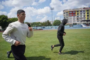 - Fazla kilo nedeniyle üst boylarda güreşmek zorunda kalacak pehlivanlar,