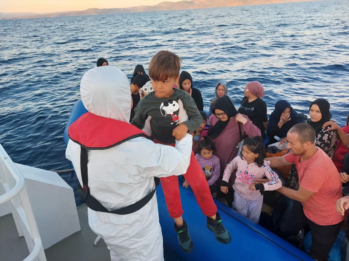 Kuzey Ege'de Yunanistan unsurlarınca geri itilen 41 düzensiz göçmen kurtarıldı