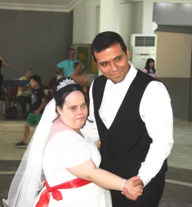 MANİSA (AA) – Manisa'nın Sarıgöl ilçesinde yaşayan Sebahat Bakay, gelin