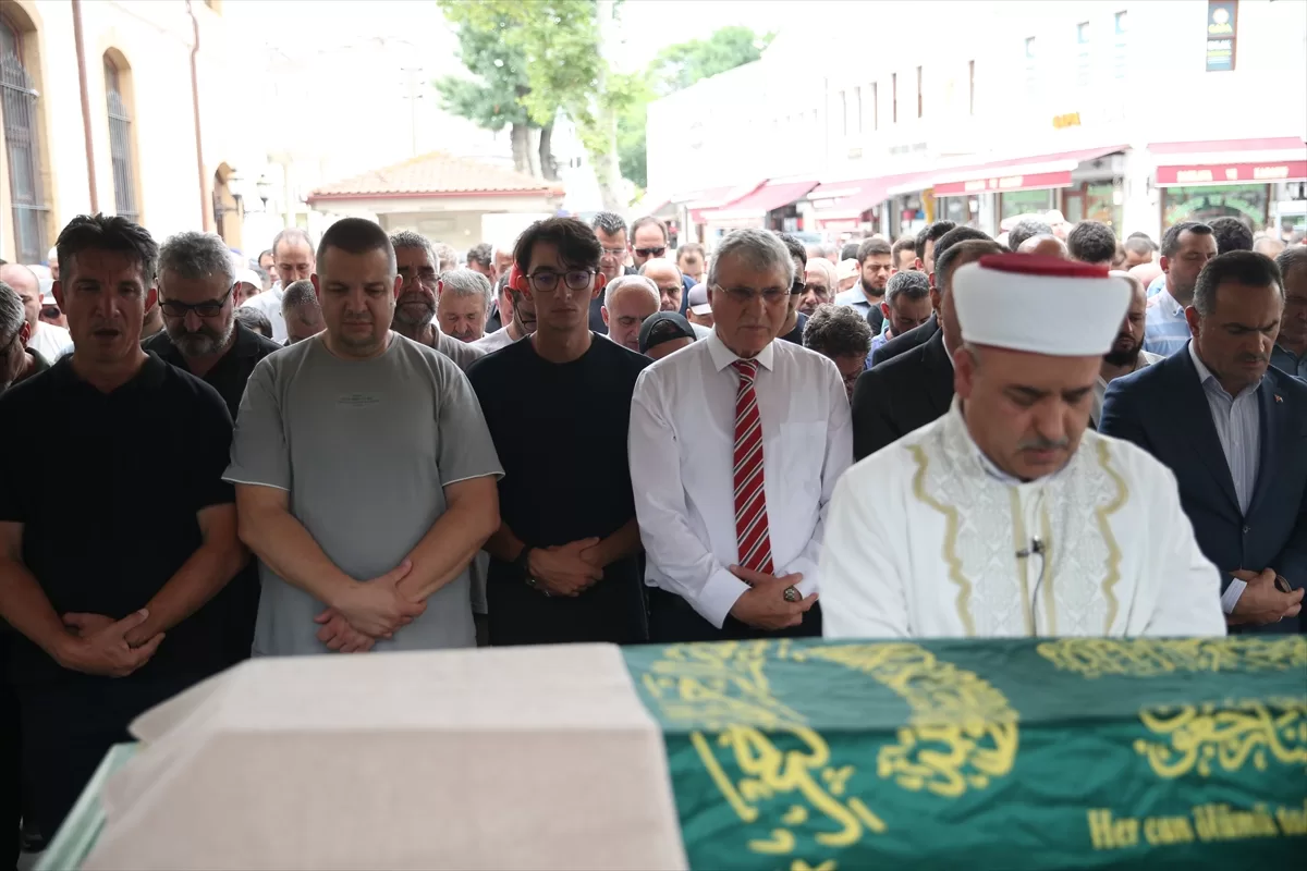 Olimpiyat şampiyonu Mete Gazoz'un vefat eden dedesi Sakarya'da toprağa verildi