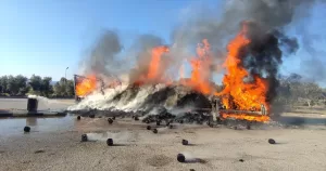 OSMANİYE (AA) – Osmaniye'de seyir halindeki iplik yüklü tırın dorsesinde