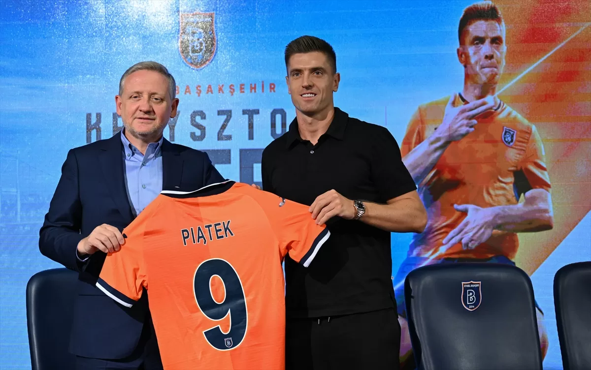RAMS Başakşehir, Polonyalı futbolcu Piatek ile 3 yıllık sözleşme imzaladı