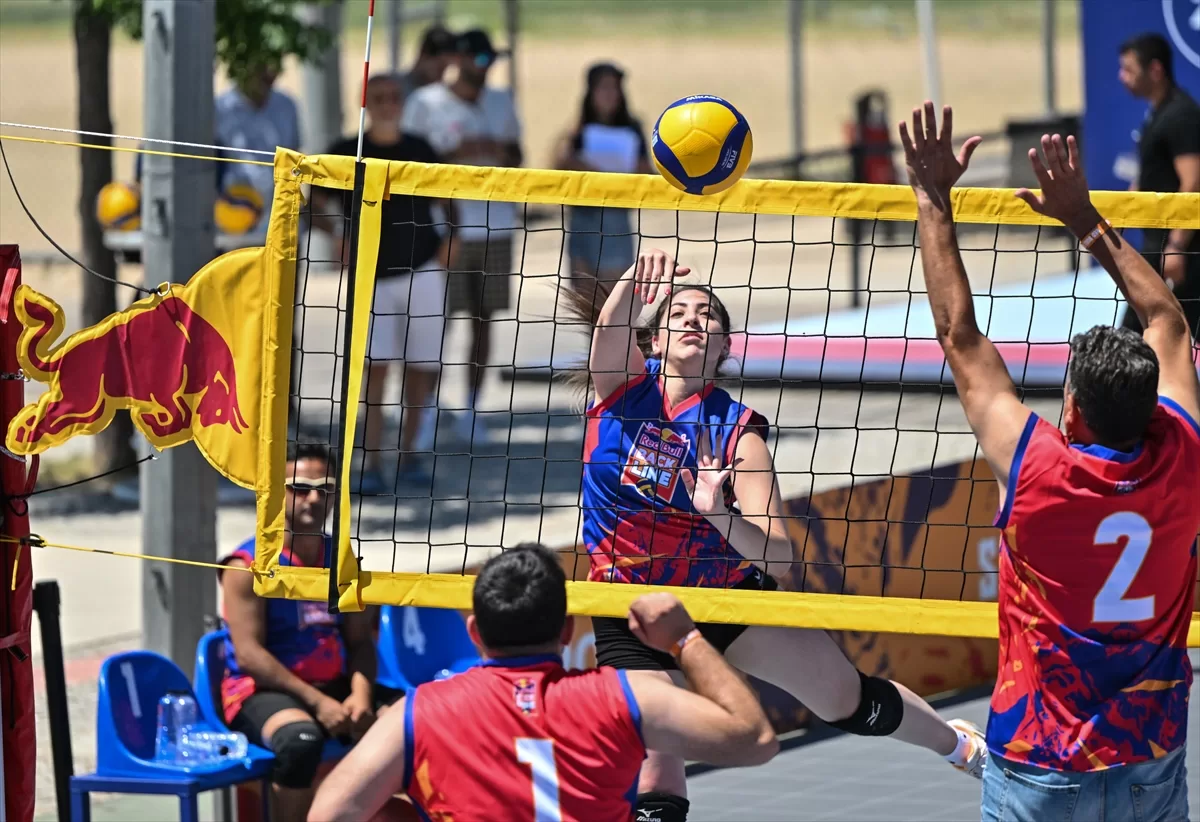 Red Bull Back Line Voleybol Turnuvası'nda İzmir elemeleri yapıldı