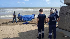 SAKARYA (AA) – Sakarya'nın Karasu ilçesinde sahilde erkek cesedi bulundu.