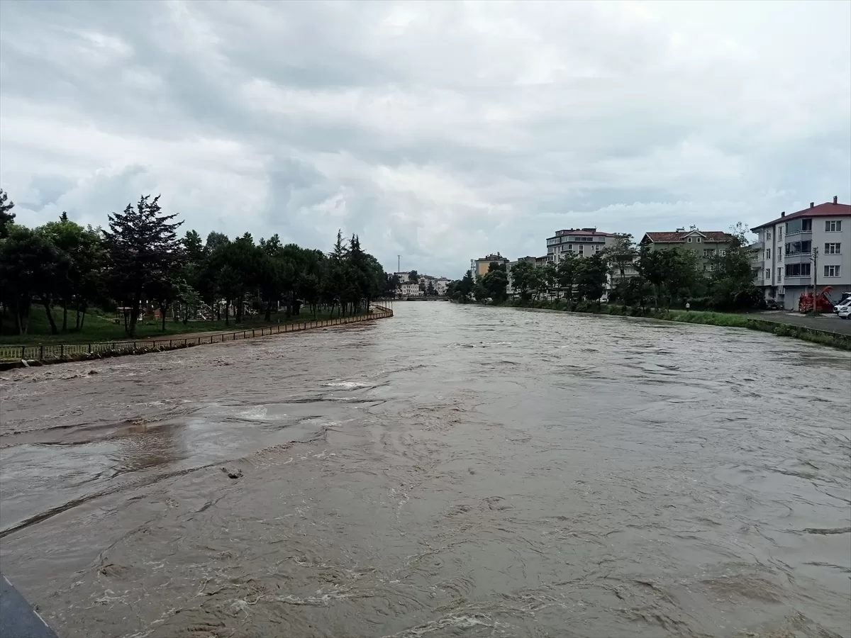 GÜNCELLEME – Samsun'da sağanak, göçük ve toprak kaymasına neden oldu