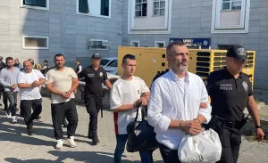 SAMSUN (AA) – Samsun'da silahlı suç örgütüne yönelik operasyonda 19