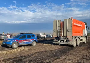 İSTANBUL (AA) – Silivri'de çıkan orman yangınını itfaiye ekipleri söndürmeye