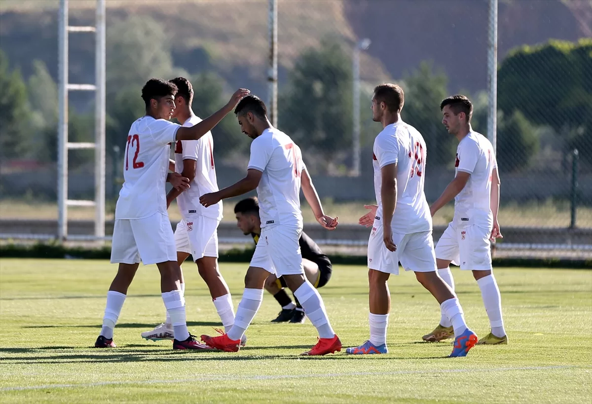 Sivasspor, hazırlık maçında İstanbulspor'u 3-0 mağlup etti