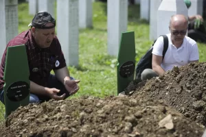 SREBRENİTSA (AA) – Bosna Hersek'in doğusundaki Srebrenitsa'da 1995'te işlenen soykırımda