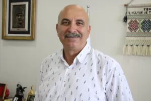 - "Şarkının hikayesi anonim, yaşanmış bir aşk hikayesinden alınma"