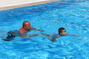 TEKİRDAĞ (AA) – Tekirdağ'da engelli çocuklar katıldıkları yüzme kursunda kulaç