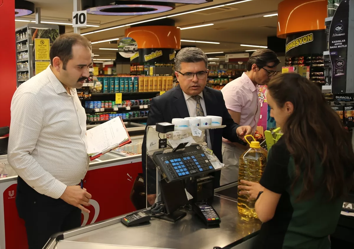 Ticaret Bakanlığının marketlerdeki fiyat ve etiket denetimlerini AA görüntüledi