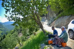 TRABZON (AA) – Trabzon'da, evine araç yolu olmadığı için felçli