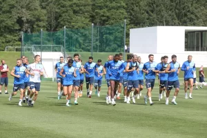 - Hırvat futbolcu Mislav Orsic sakatlanarak antrenmanı yarıda bıraktı