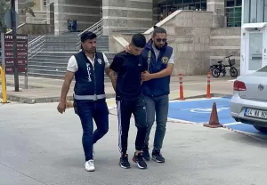 UŞAK (AA) – Uşak'ta otomobilde av tüfeğiyle vurulmuş halde ölü