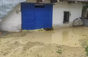 UŞAK (AA) – Uşak'ın Banaz ilçesinde sağanak hayatı olumsuz etkiledi.