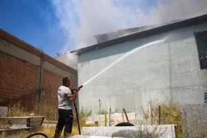 UŞAK (AA) – Uşak'ta tekstil atıklarından keçe üretimi yapan fabrikada