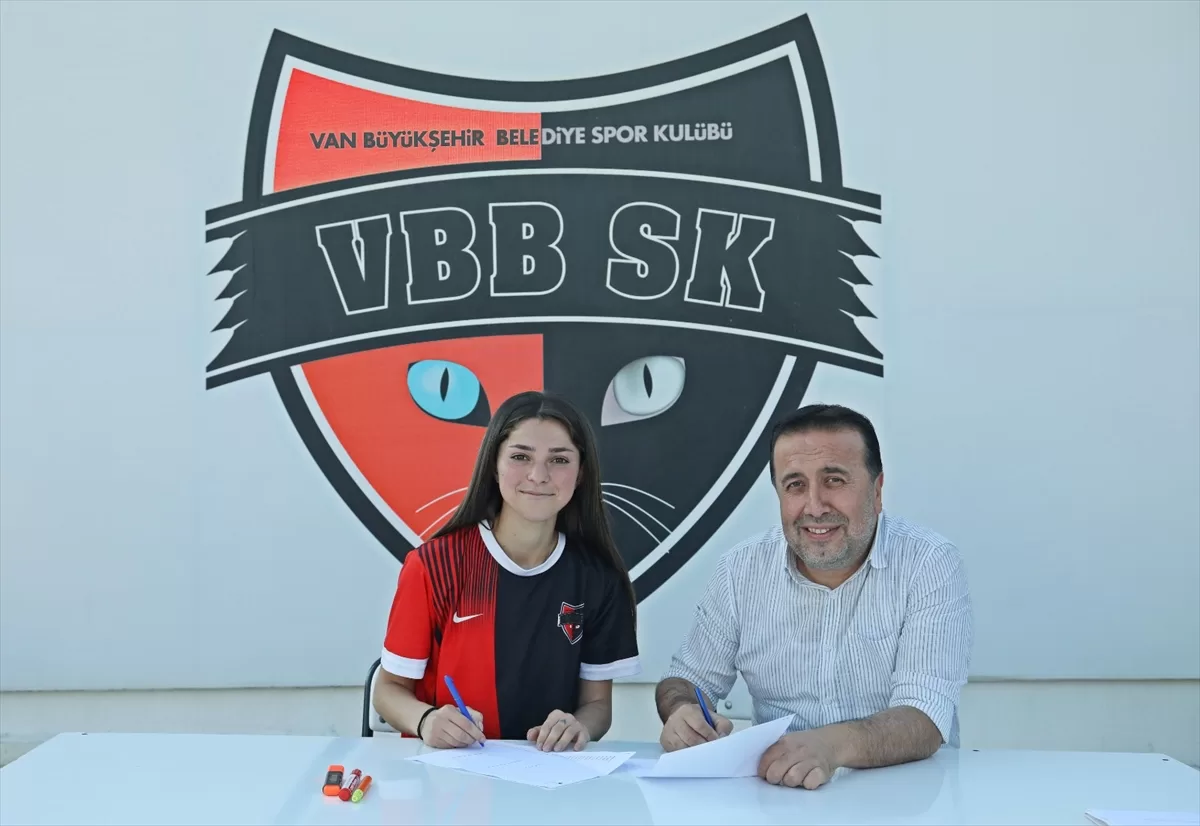 Van Büyükşehir Belediyespor Kadın Futbol Takımı, 5 oyuncuyla sözleşme imzaladı
