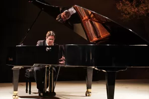 MUĞLA (AA) – 20. Uluslararası Gümüşlük Müzik Festivali, Macar piyanist