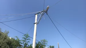 ADANA (AA) – Adana'nın merkez Seyhan ilçesinde, akıma kapılarak direkten