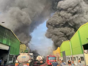 ADANA (AA) – Adana'nın merkez Seyhan ilçesinde, geri dönüşüm tesisinde