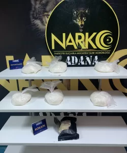 ADANA (AA) – Adana'da kamyonette 1 kilogram kokain ve 6