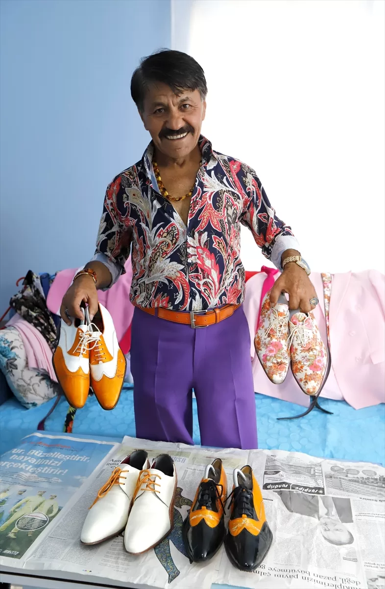 Aksaraylı 64 yaşındaki gurbetçi yıllardır rengarenk giyiniyor