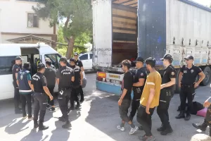 AMASYA (AA) – Amasya'da bir tırın dorsesinde, yasa dışı yollarla