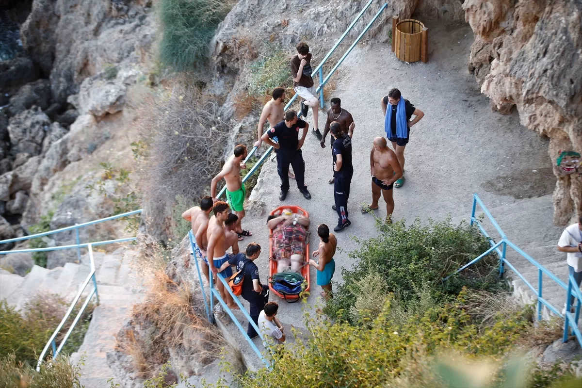 Antalya'da falezlerden düşen Rus turist yaralandı