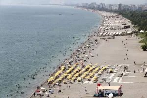 ANTALYA (AA) – Antalya'da etkili olan sıcak hava ve yüksek