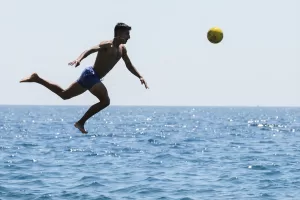 ANTALYA (AA) – Antalya'da etkili olan sıcak hava ve nem