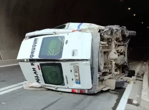 ARTVİN (AA) – Artvin'in Yusufeli ilçesinde minibüsün devrilmesi sonucu 11