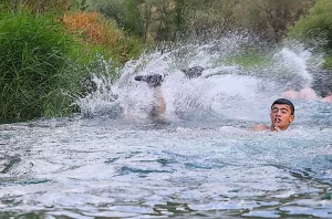 BAYBURT (AA) – Bayburt'ta sıcaktan bunalan vatandaşlar serinlemek için Çoruh