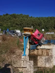 İSTANBUL (AA) – Beykoz'da hafriyat tırı ile hafif ticari aracın