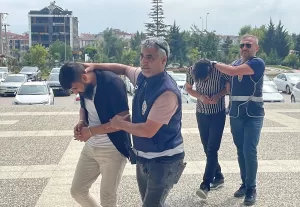 BOLU (AA) – Bolu'da telefonla dolandırıcılık yaptıkları iddiasıyla 3 yabancı