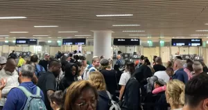 BRÜKSEL (AA) – Belçika'nın başkenti Brüksel'deki havalimanında gelen yolcular, pasaport