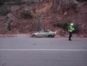 BURDUR (AA) – Burdur'un Altınyayla ilçesinde otomobilin devrilmesi sonucu 2